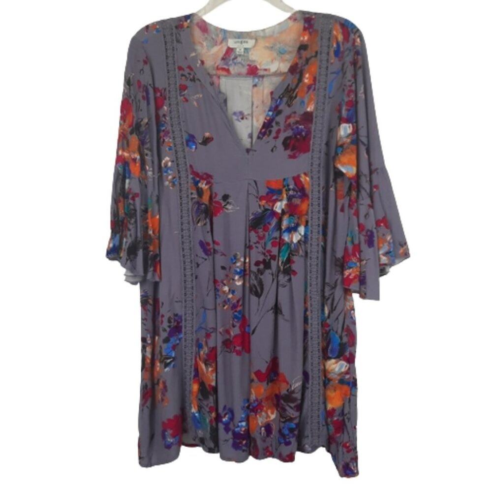 Umgee gray floral tunic blouse bell sleeves gray lace detail size medium